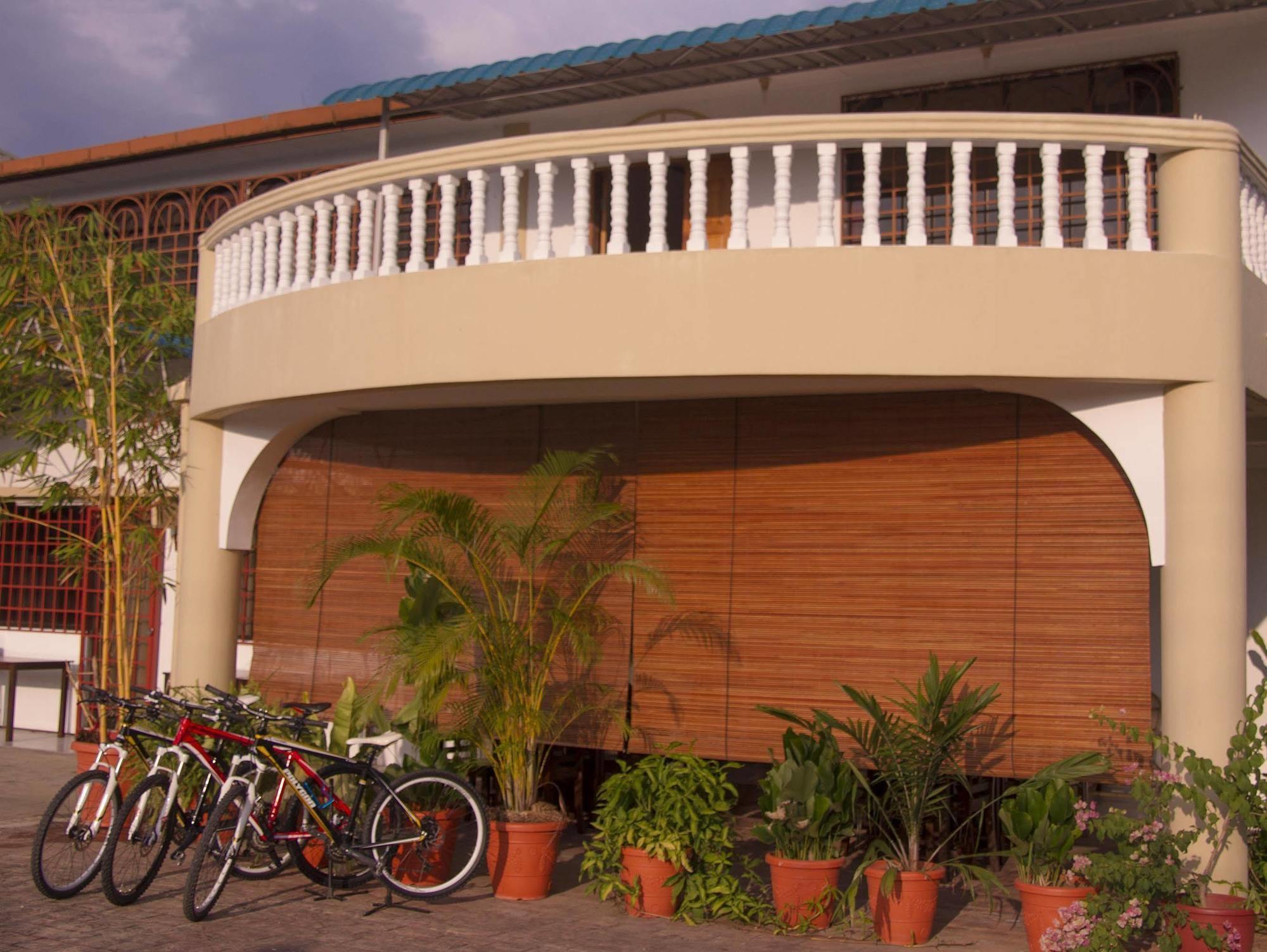 Bike And Tours Bed And Breakfast Lahad Datu Dış mekan fotoğraf