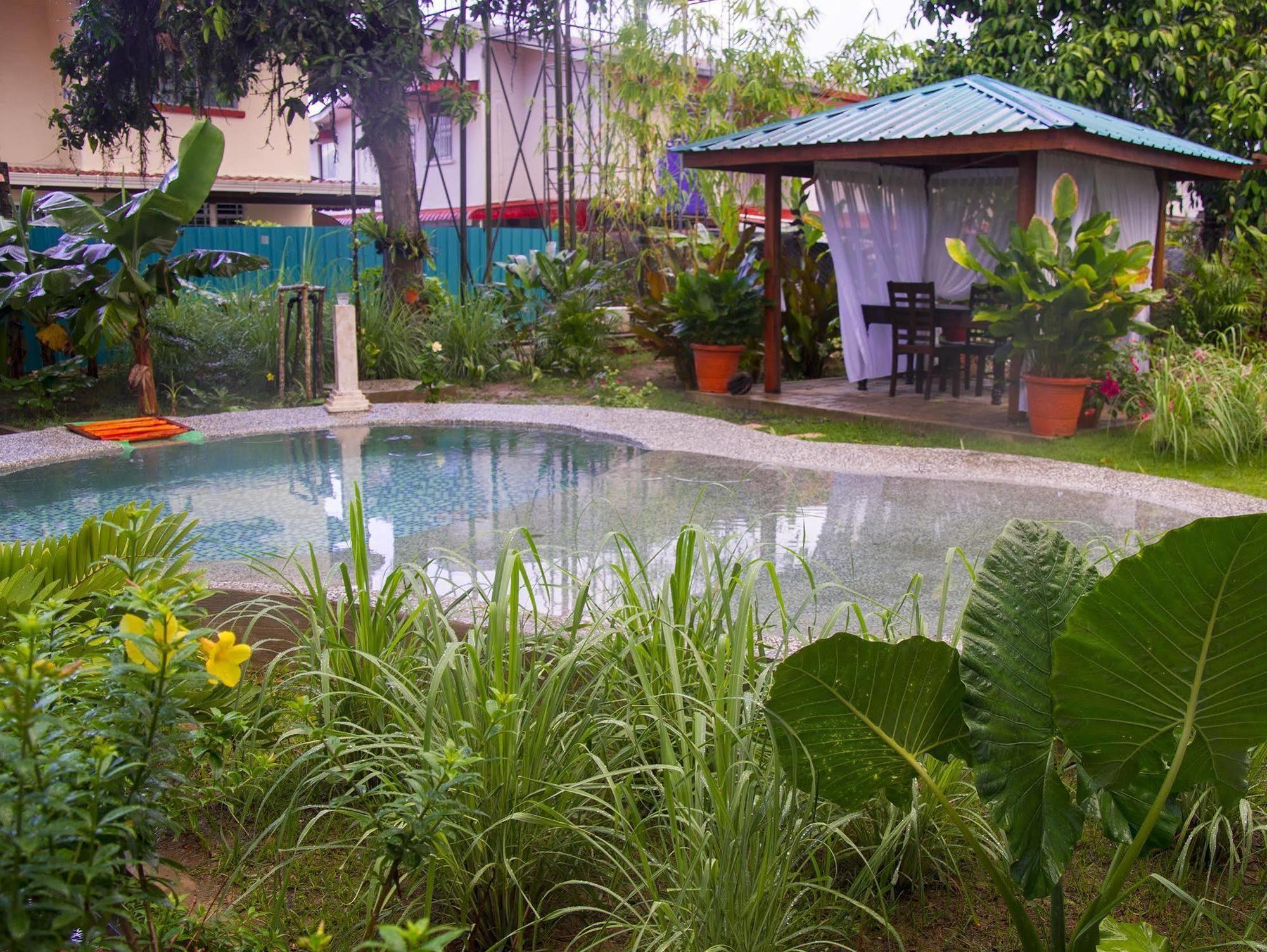 Bike And Tours Bed And Breakfast Lahad Datu Dış mekan fotoğraf